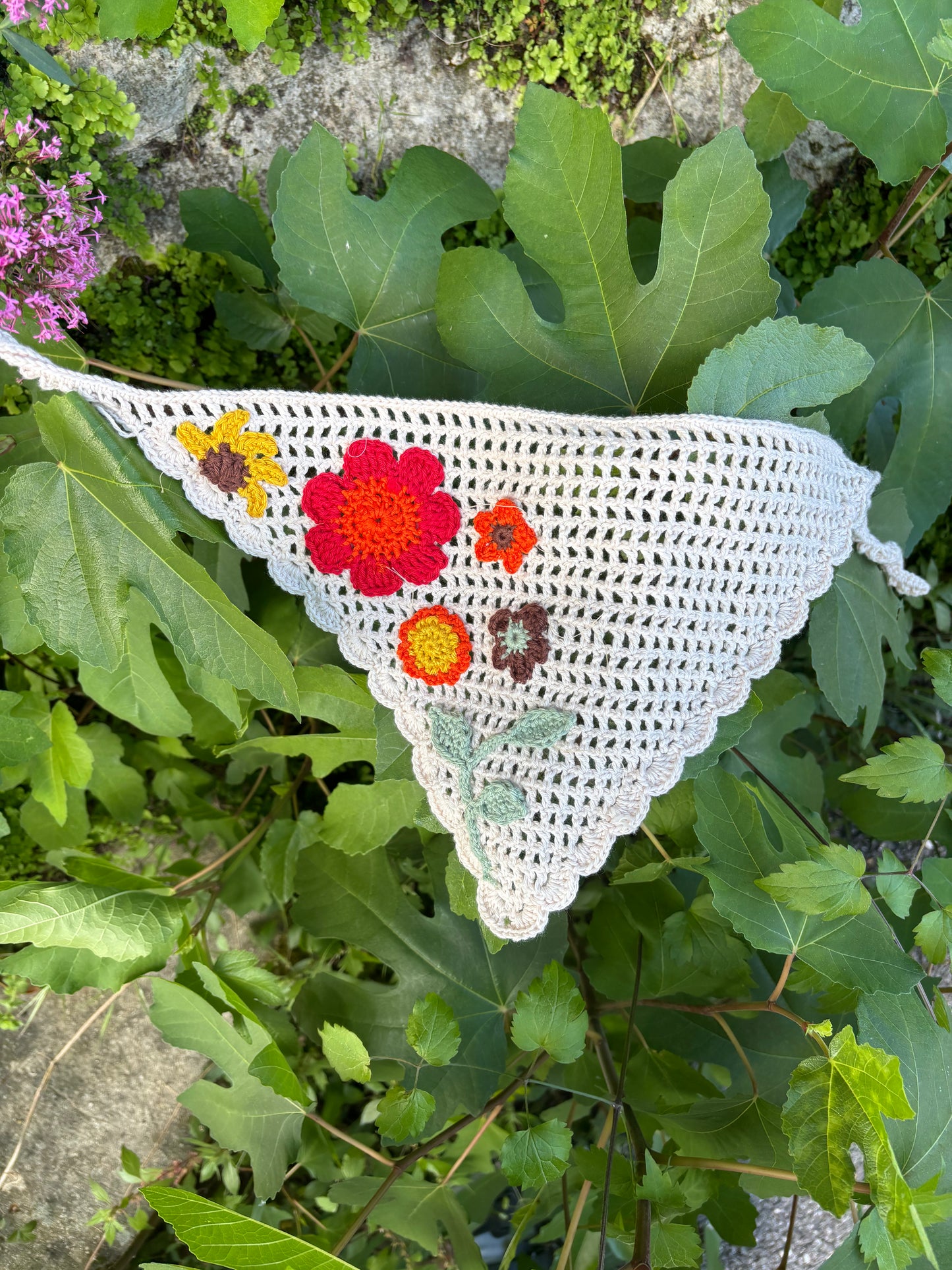 Bandana fleuri fait main au crochet